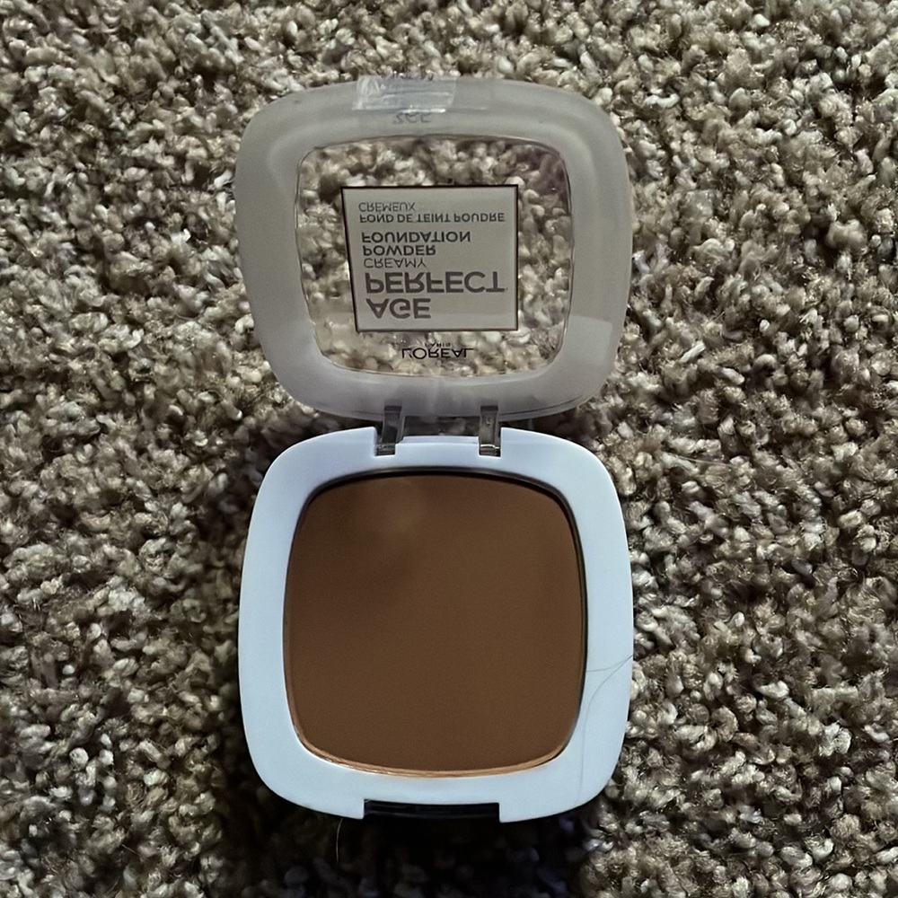 L’Oréal Age Perfect Powder Foundation 365 Chestnut - Picture 4 of 4